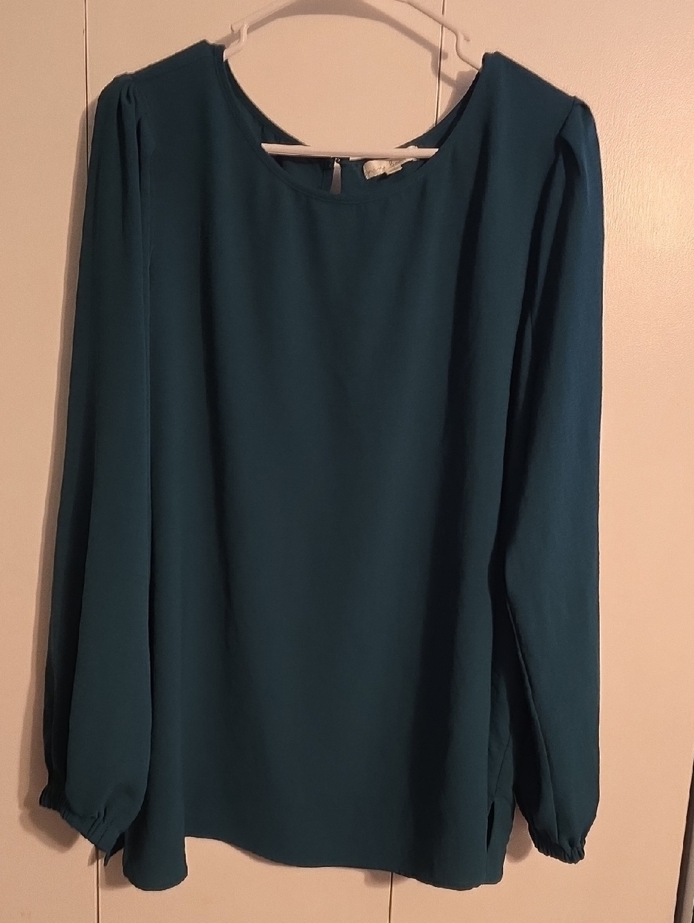 nine britton Long-Sleeve Crewneck Blouse
